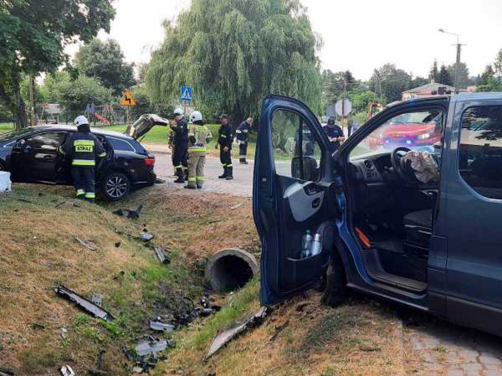 Wypadek na skrzyżowaniu w Starej Wsi [ZDJĘCIA]