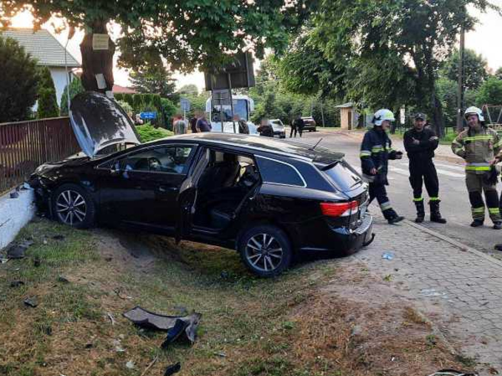 Wypadek na skrzyżowaniu w Starej Wsi [ZDJĘCIA]