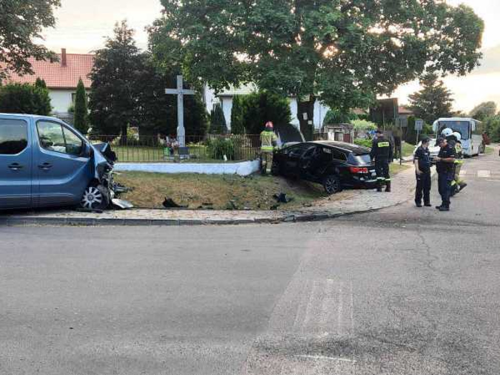 Wypadek na skrzyżowaniu w Starej Wsi [ZDJĘCIA]