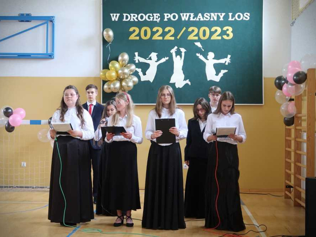 Bal ósmoklasisty w Mienianach [ZDJĘCIA]