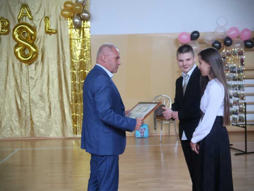 Bal ósmoklasisty w Mienianach [ZDJĘCIA]