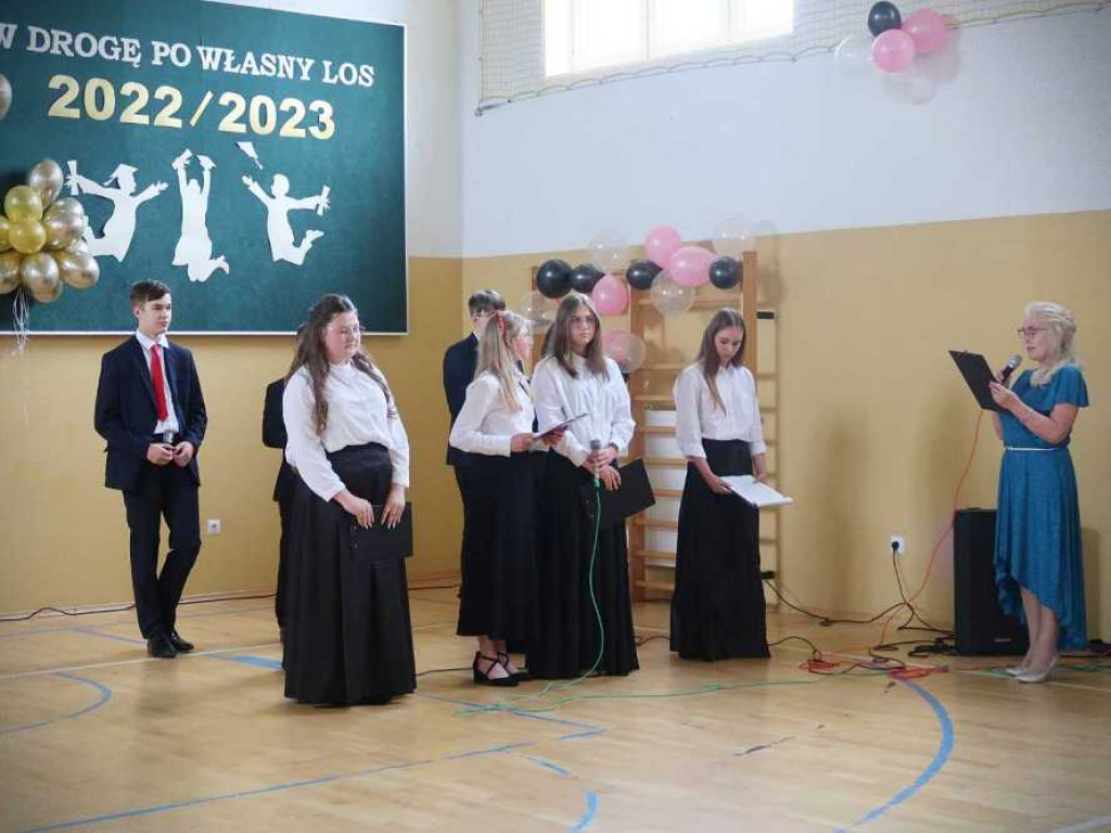 Bal ósmoklasisty w Mienianach [ZDJĘCIA]