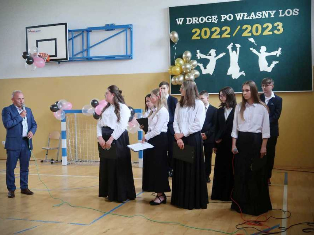 Bal ósmoklasisty w Mienianach [ZDJĘCIA]
