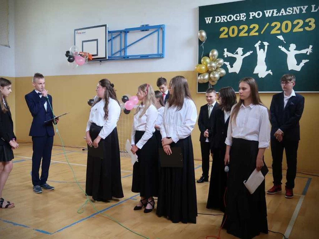 Bal ósmoklasisty w Mienianach [ZDJĘCIA]