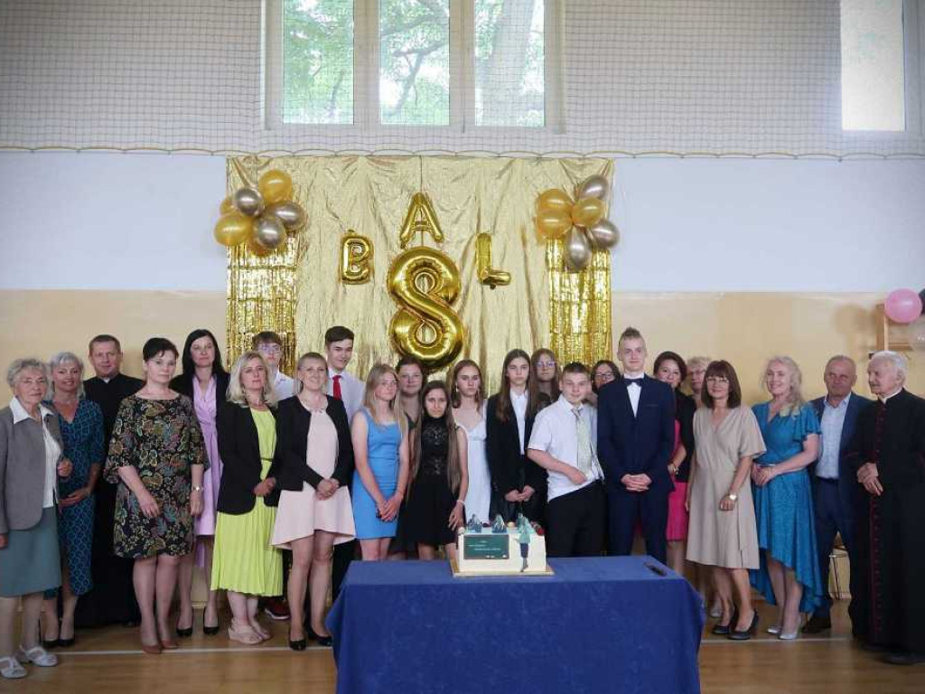 Bal ósmoklasisty w Mienianach [ZDJĘCIA]