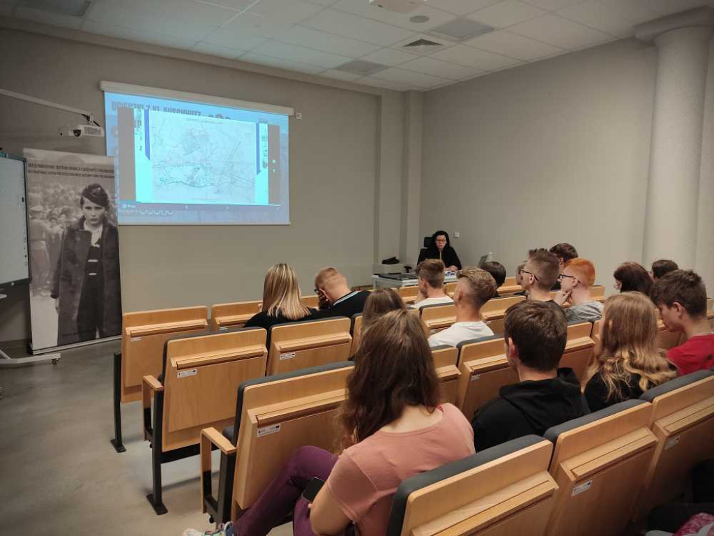 Hrubieszów: Poznawali historię ludobójstwa [ZDJĘCIA]