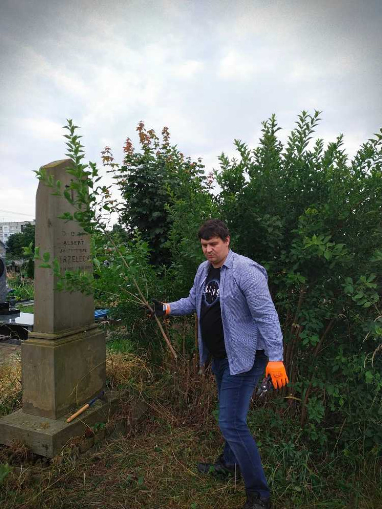 Hrubieszów: Uporządkowali polskie groby w Sokalu [ZDJĘCIA]