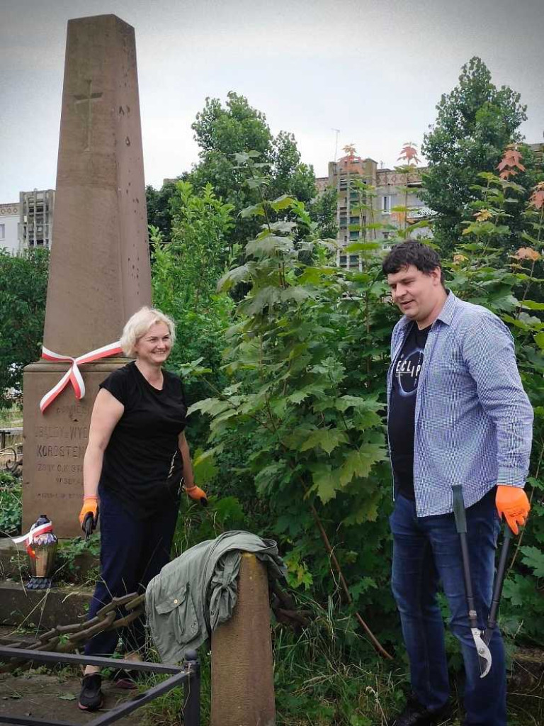 Hrubieszów: Uporządkowali polskie groby w Sokalu [ZDJĘCIA]