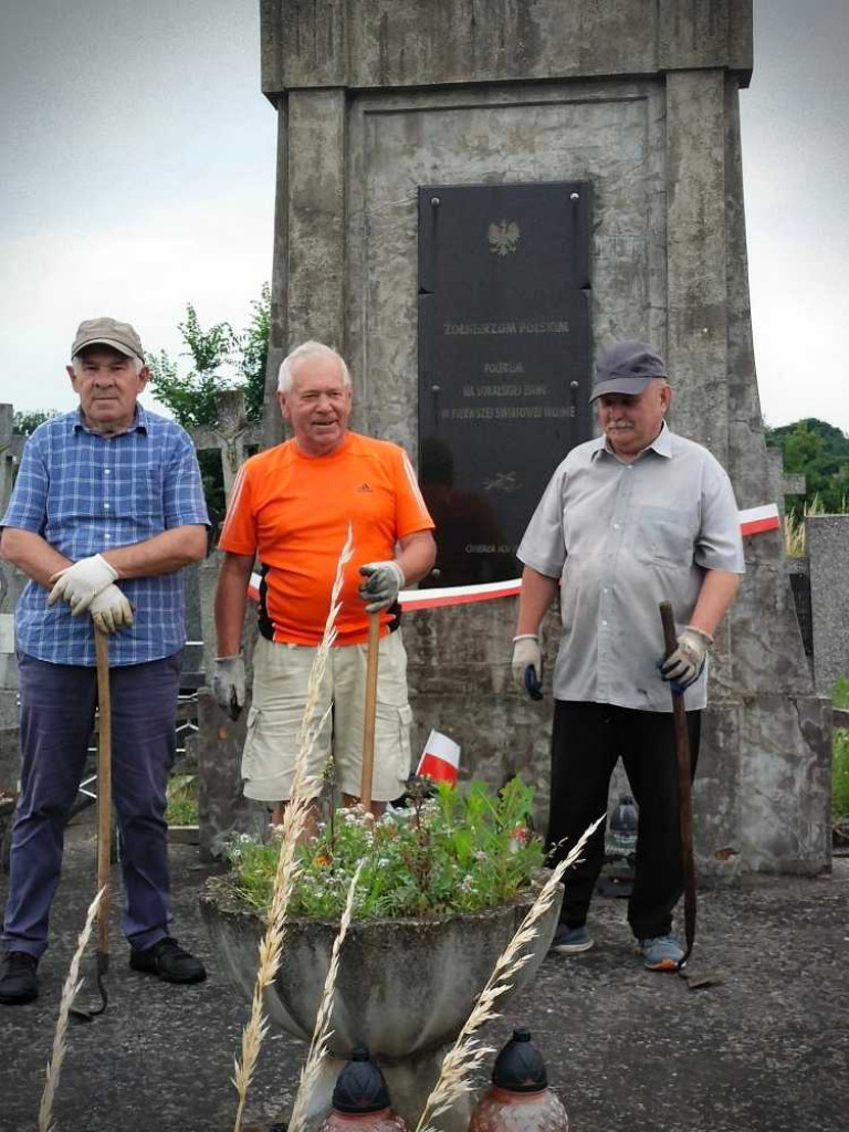 Hrubieszów: Uporządkowali polskie groby w Sokalu [ZDJĘCIA]