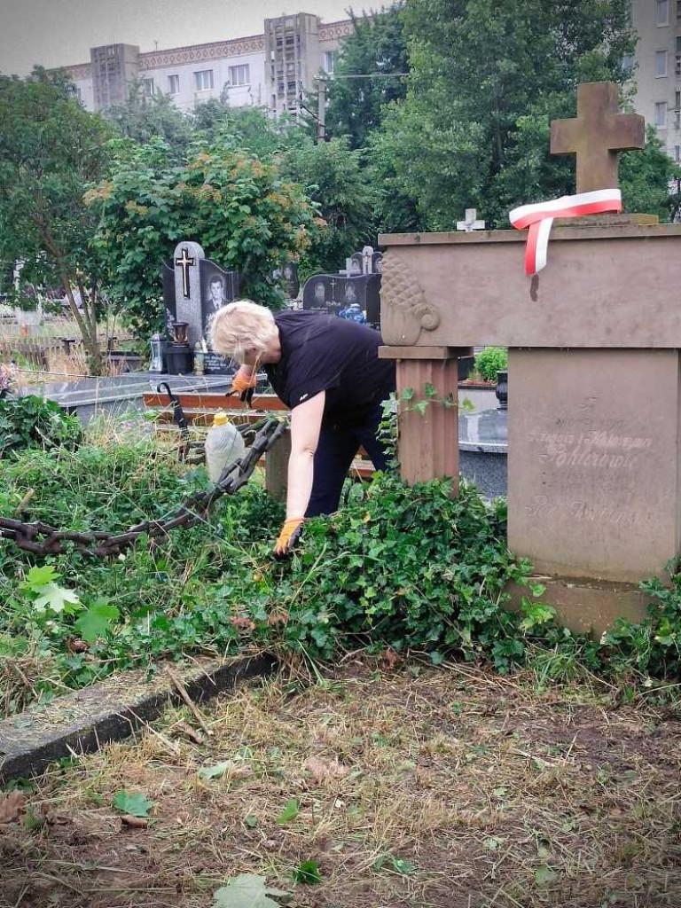 Hrubieszów: Uporządkowali polskie groby w Sokalu [ZDJĘCIA]