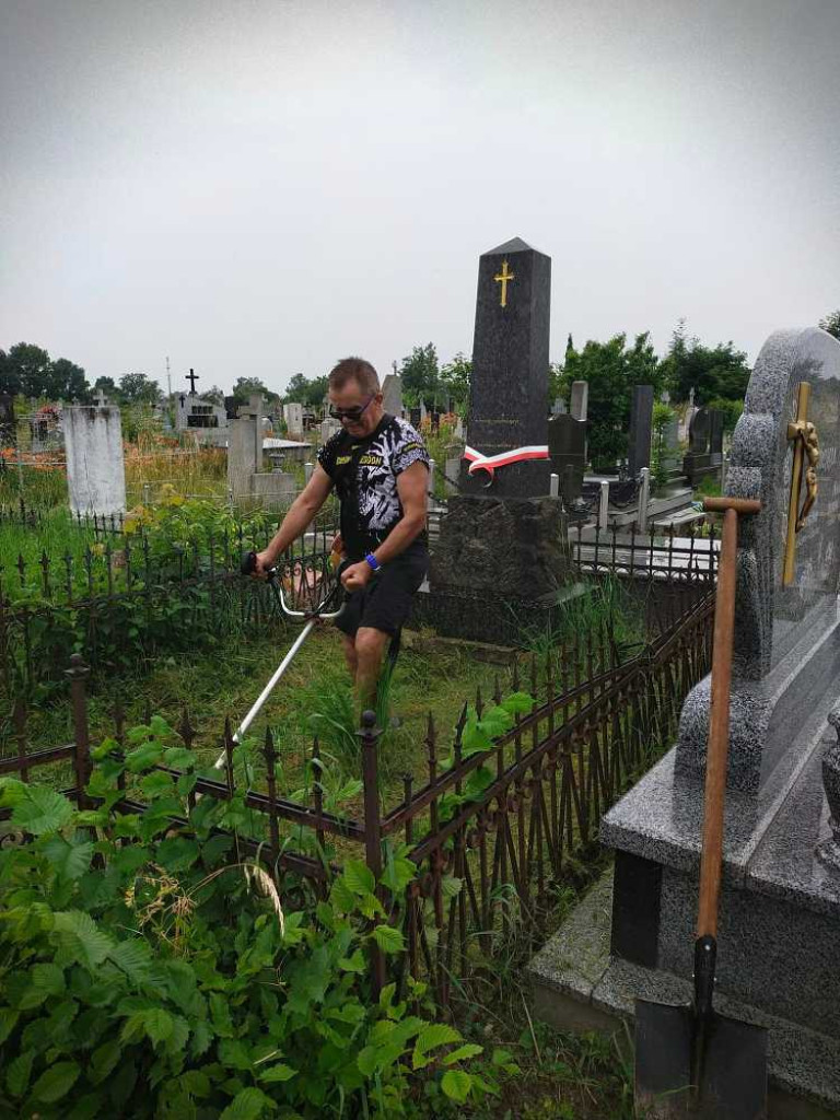Hrubieszów: Uporządkowali polskie groby w Sokalu [ZDJĘCIA]
