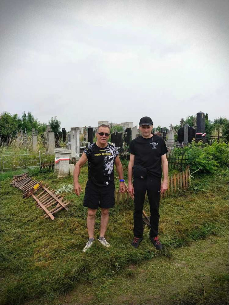 Hrubieszów: Uporządkowali polskie groby w Sokalu [ZDJĘCIA]