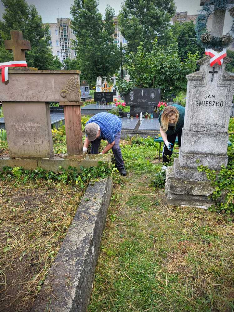 Hrubieszów: Uporządkowali polskie groby w Sokalu [ZDJĘCIA]
