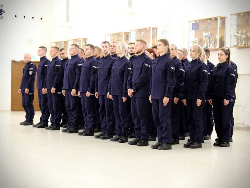 Nowi policjanci ślubowali. Zasilą również szeregi hrubieszowskiej komendy [ZDJĘCIA]