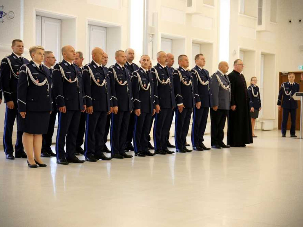 Nowi policjanci ślubowali. Zasilą również szeregi hrubieszowskiej komendy [ZDJĘCIA]