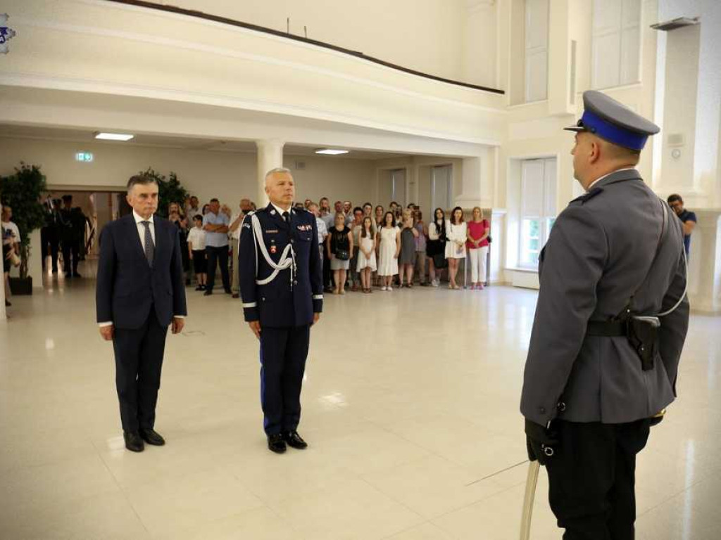 Nowi policjanci ślubowali. Zasilą również szeregi hrubieszowskiej komendy [ZDJĘCIA]