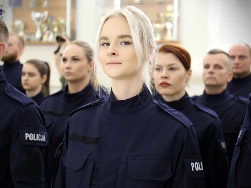 Nowi policjanci ślubowali. Zasilą również szeregi hrubieszowskiej komendy [ZDJĘCIA]