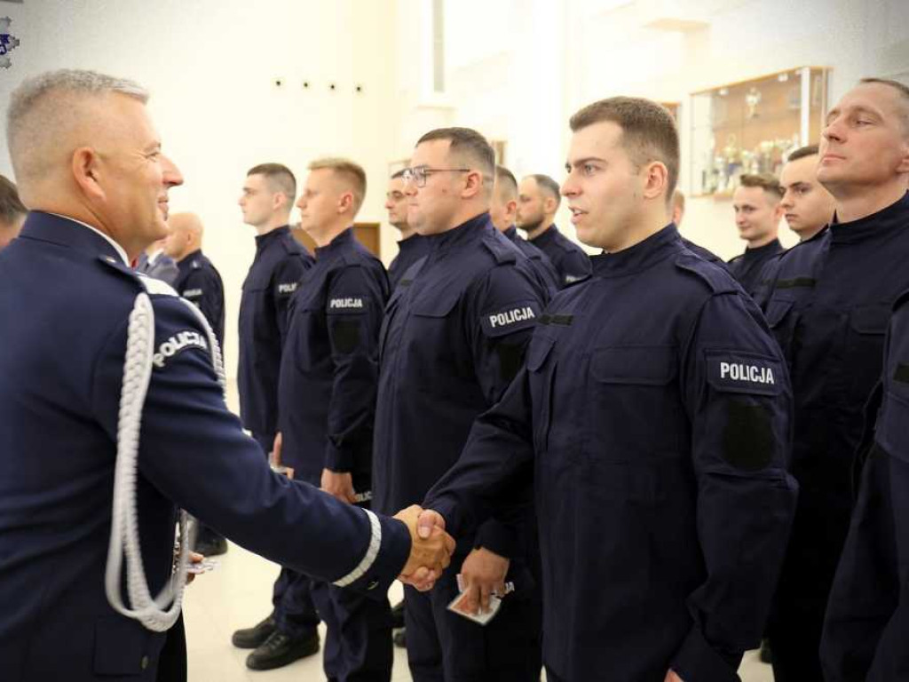 Nowi policjanci ślubowali. Zasilą również szeregi hrubieszowskiej komendy [ZDJĘCIA]