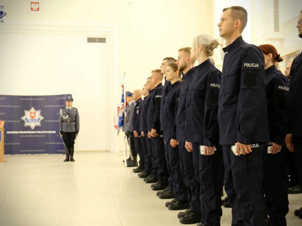 Nowi policjanci ślubowali. Zasilą również szeregi hrubieszowskiej komendy [ZDJĘCIA]