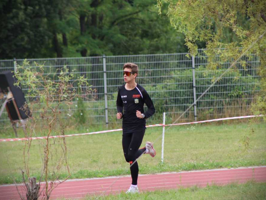 Dwa 8 miejsca lekkoatletów Unii Hrubieszów na Mistrzostwach Polski Juniorów. Dwa złote medale Bartka Kitlińskiego! [ZDJĘCIA]
