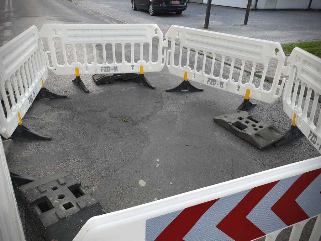 Hrubieszów: Dziura na ulicy Piłsudskiego [ZDJĘCIA]