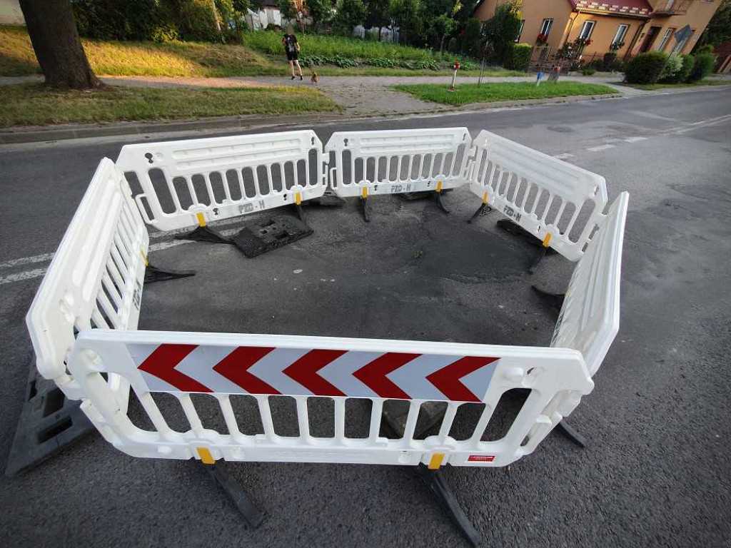 Hrubieszów: Dziura na ulicy Piłsudskiego [ZDJĘCIA]