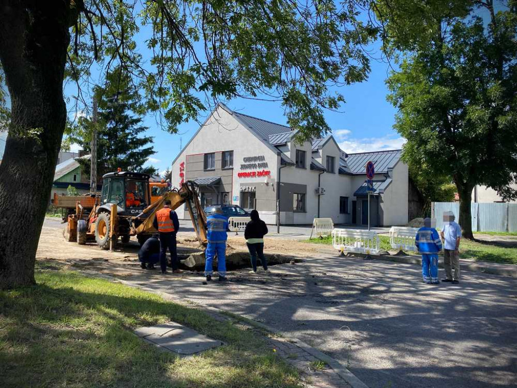 Hrubieszów: Dziura na ulicy Piłsudskiego [ZDJĘCIA]