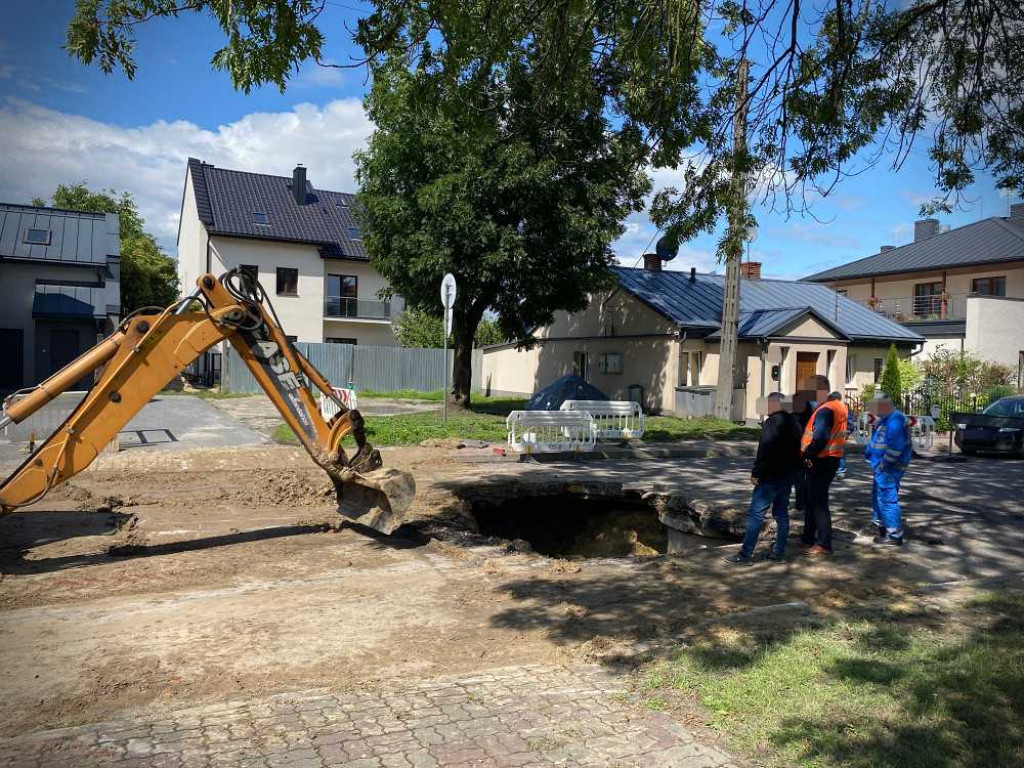 Hrubieszów: Dziura na ulicy Piłsudskiego [ZDJĘCIA]