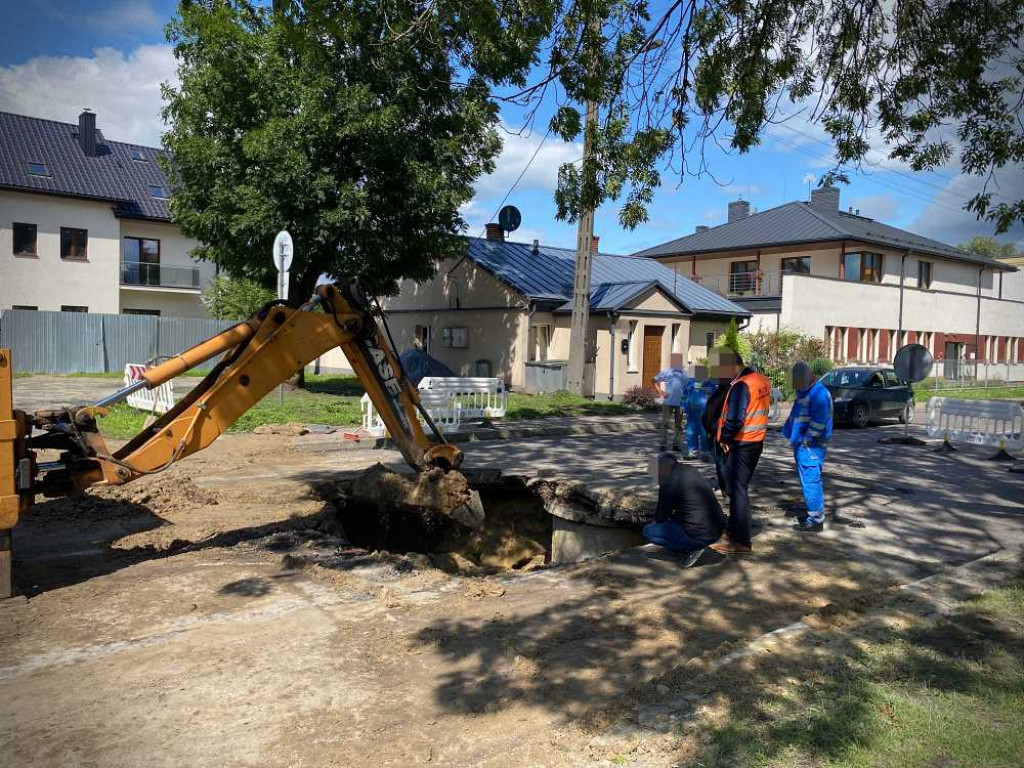 Hrubieszów: Dziura na ulicy Piłsudskiego [ZDJĘCIA]