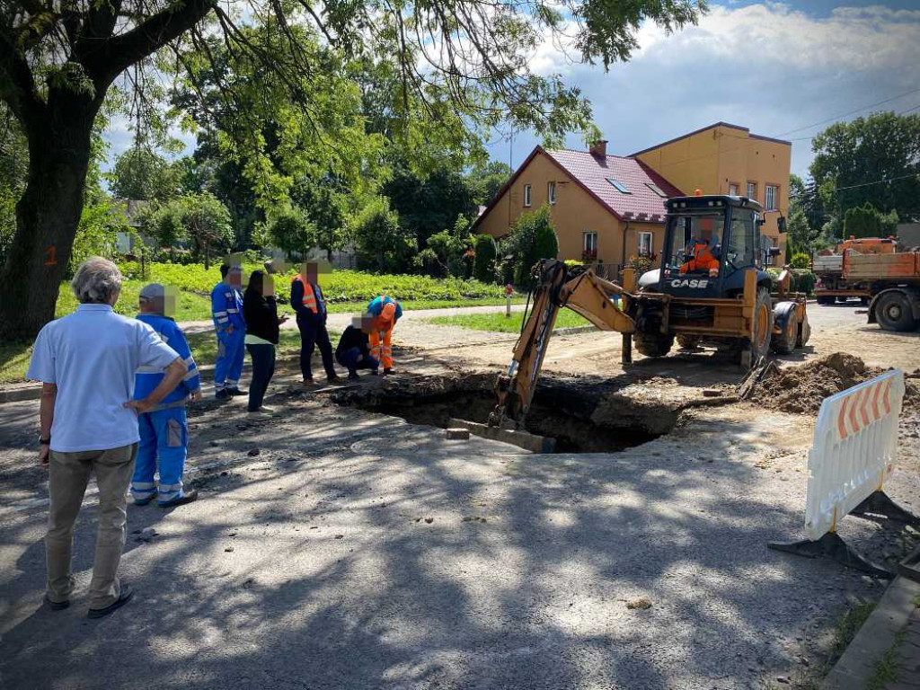 Hrubieszów: Dziura na ulicy Piłsudskiego [ZDJĘCIA]
