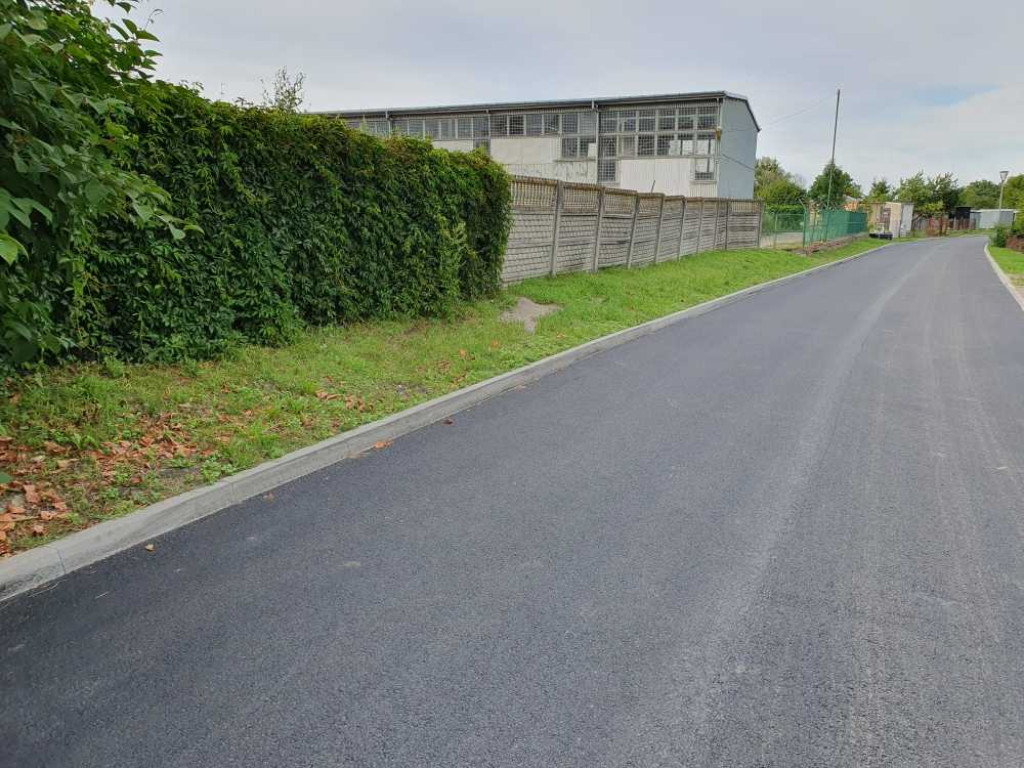 Hrubieszów: Nowy asfalt na Kruczej [ZDJĘCIA]