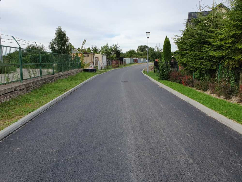 Hrubieszów: Nowy asfalt na Kruczej [ZDJĘCIA]