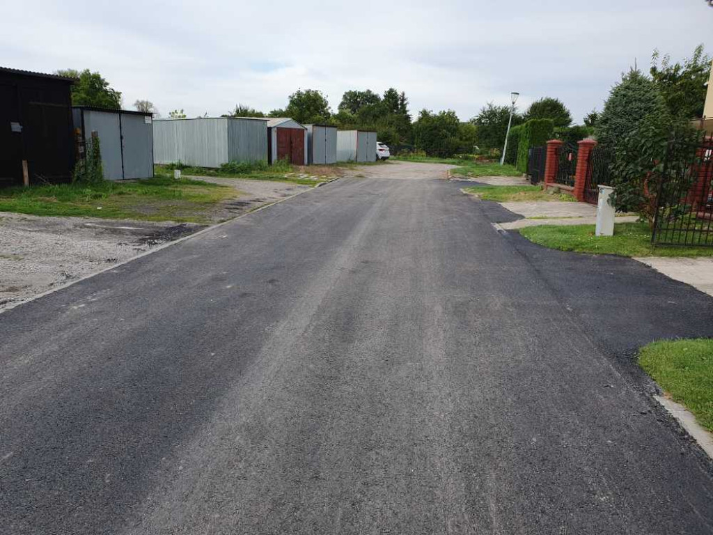 Hrubieszów: Nowy asfalt na Kruczej [ZDJĘCIA]