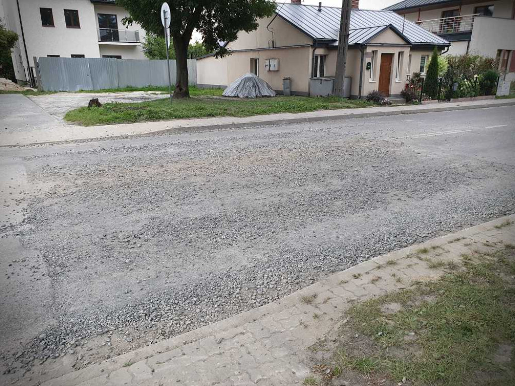 Hrubieszów: Nawierzchnia na ulicy Piłsudskiego [ZDJĘCIA]