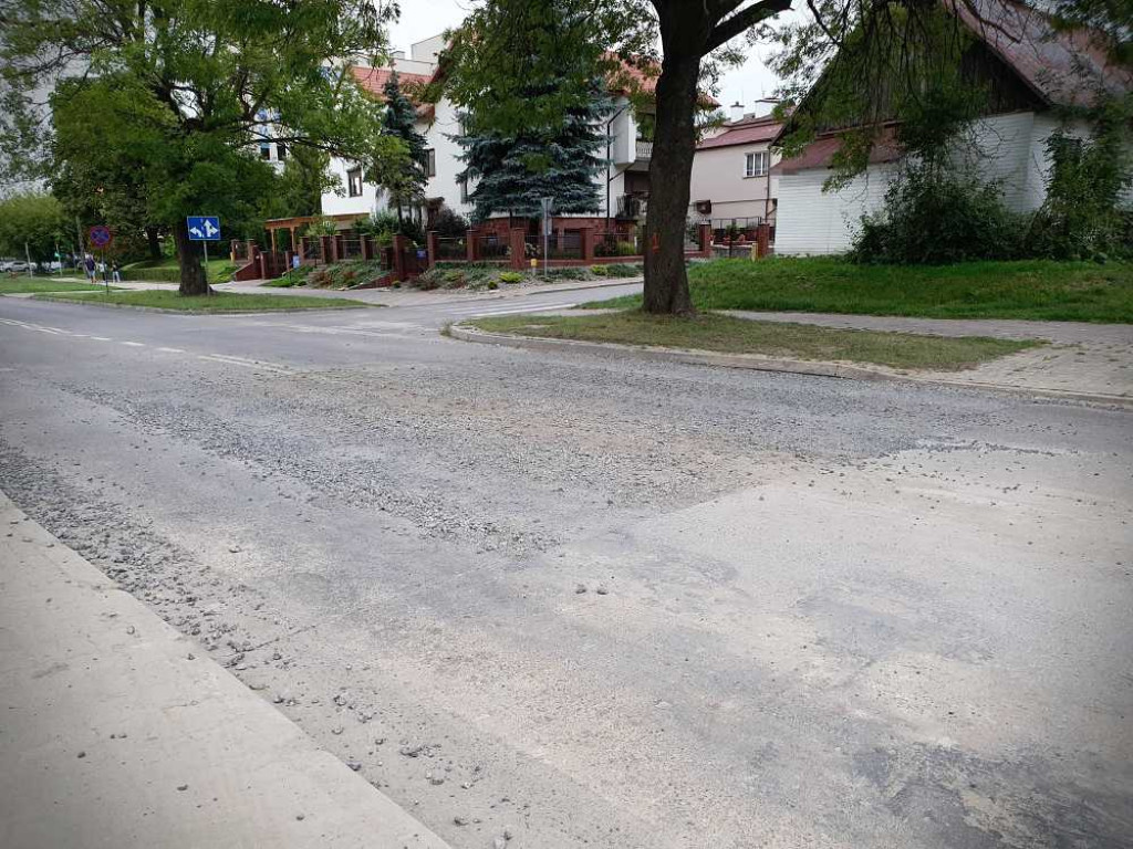 Hrubieszów: Nawierzchnia na ulicy Piłsudskiego [ZDJĘCIA]