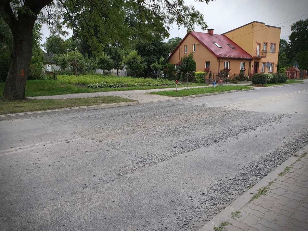 Hrubieszów: Nawierzchnia na ulicy Piłsudskiego [ZDJĘCIA]