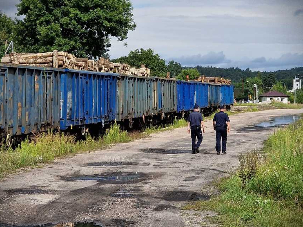 Powojenne niewybuchy na stacji kolejowej [ZDJĘCIA]