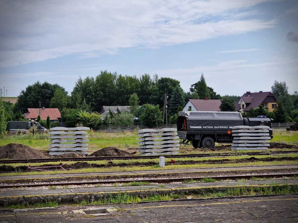 Powojenne niewybuchy na stacji kolejowej [ZDJĘCIA]