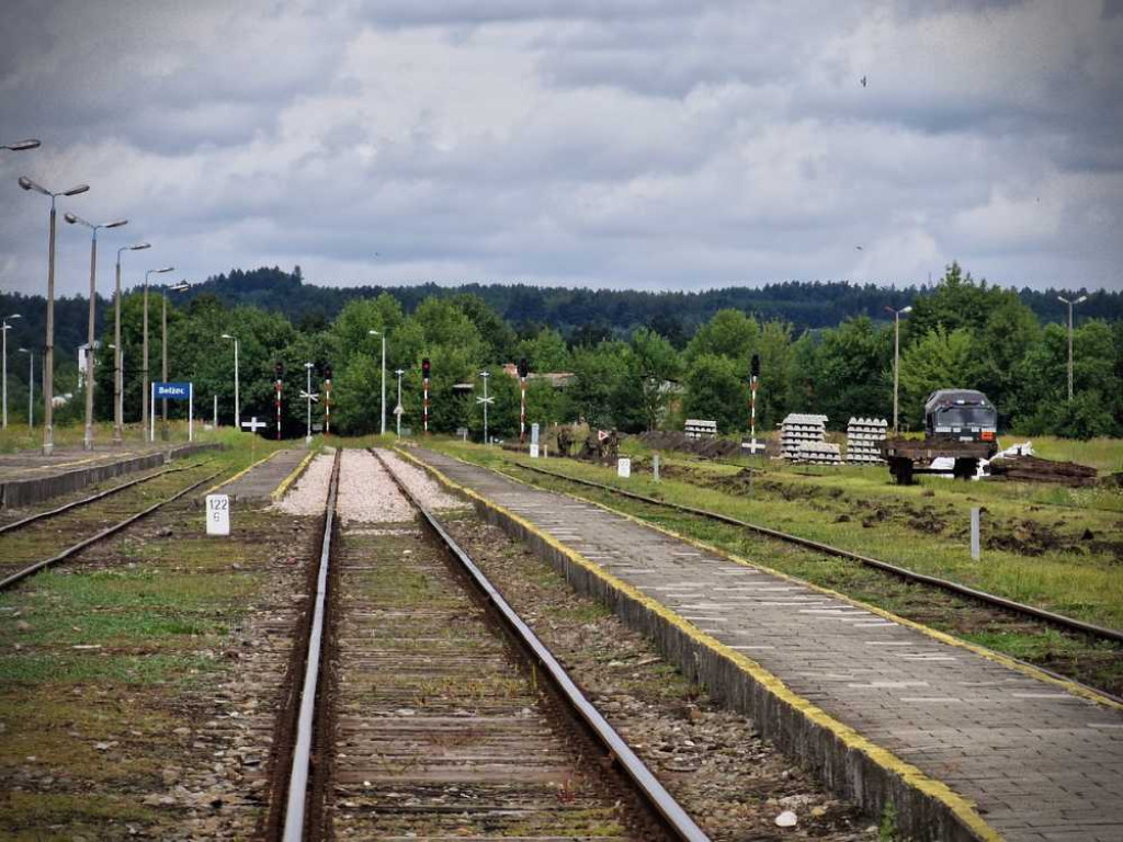 Powojenne niewybuchy na stacji kolejowej [ZDJĘCIA]
