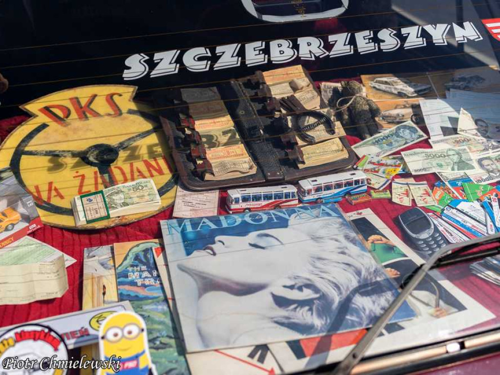 300 pojazdów na zlocie klasyków pod Roztoczańskim Muzeum PRL w Zamościu! [ZDJĘCIA]