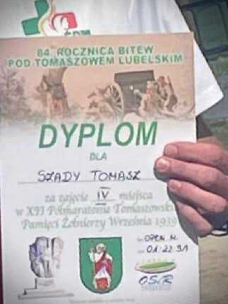 Biegiem uczcili Pamięć Żołnierzy Września 1939. Ksiądz Tomasz Szady w czołówce i na podium! [ZDJĘCIA]