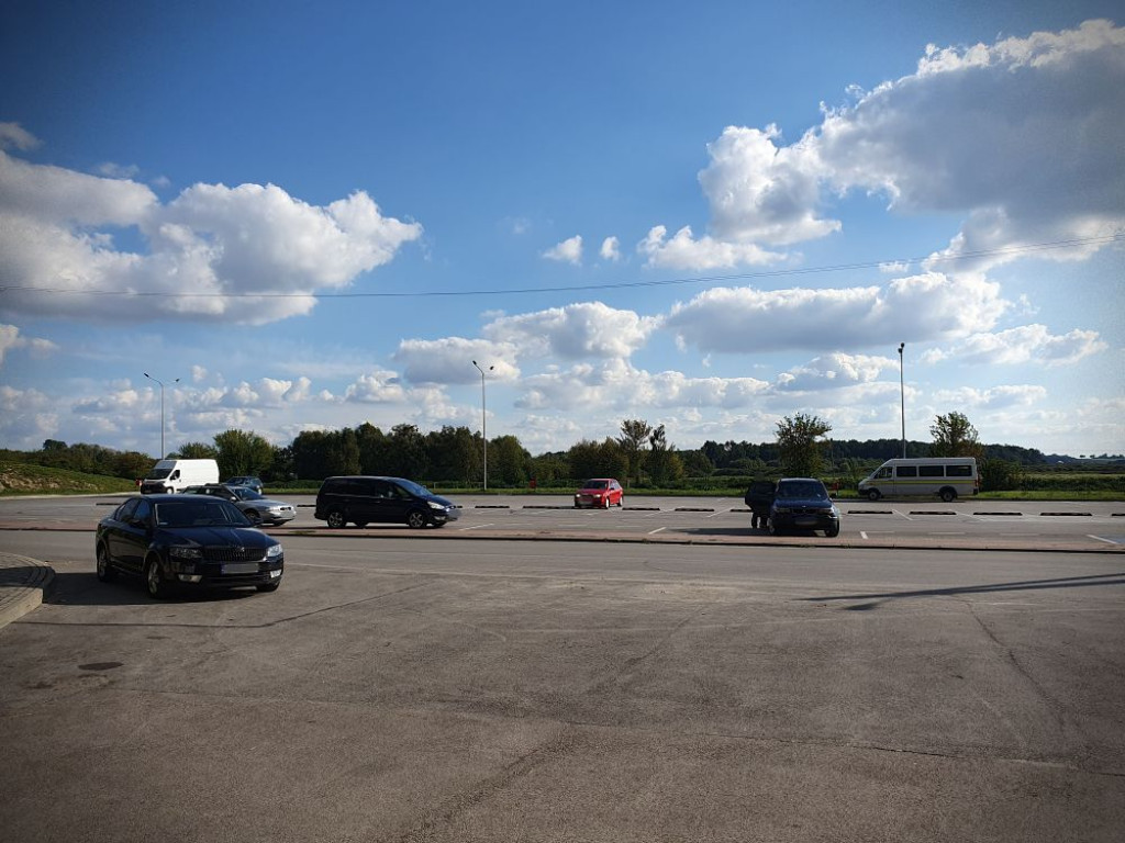 Hrubieszów: Stop drift? Separatory na parkingu przy Ciesielczuka! [ZDJĘCIA]