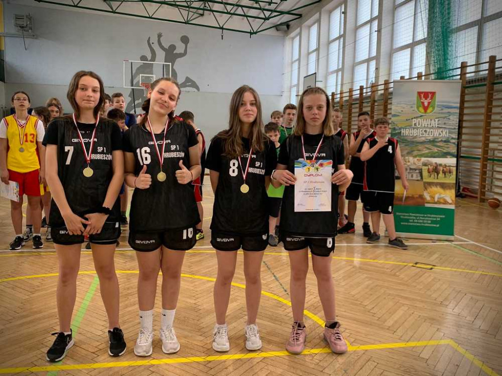 SZS. Podsumowanie współzawodnictwa sportowego w roku szkolnym 2022/2023. ZS nr 3 czwarty w województwie [ZDJĘCIA]