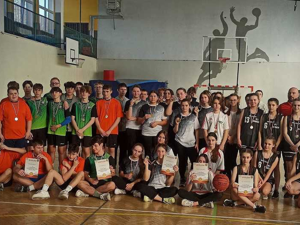 SZS. Podsumowanie współzawodnictwa sportowego w roku szkolnym 2022/2023. ZS nr 3 czwarty w województwie [ZDJĘCIA]