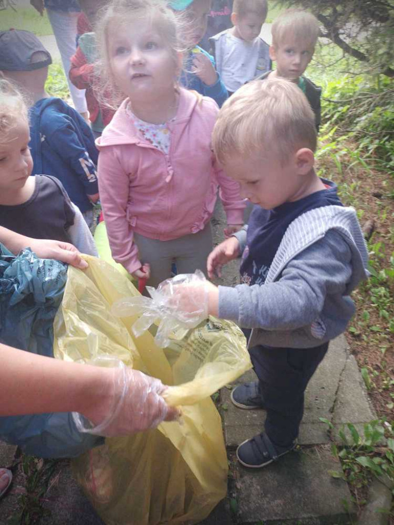 Hrubieszów: Przedszkolaki sprzątały świat! [ZDJĘCIA]
