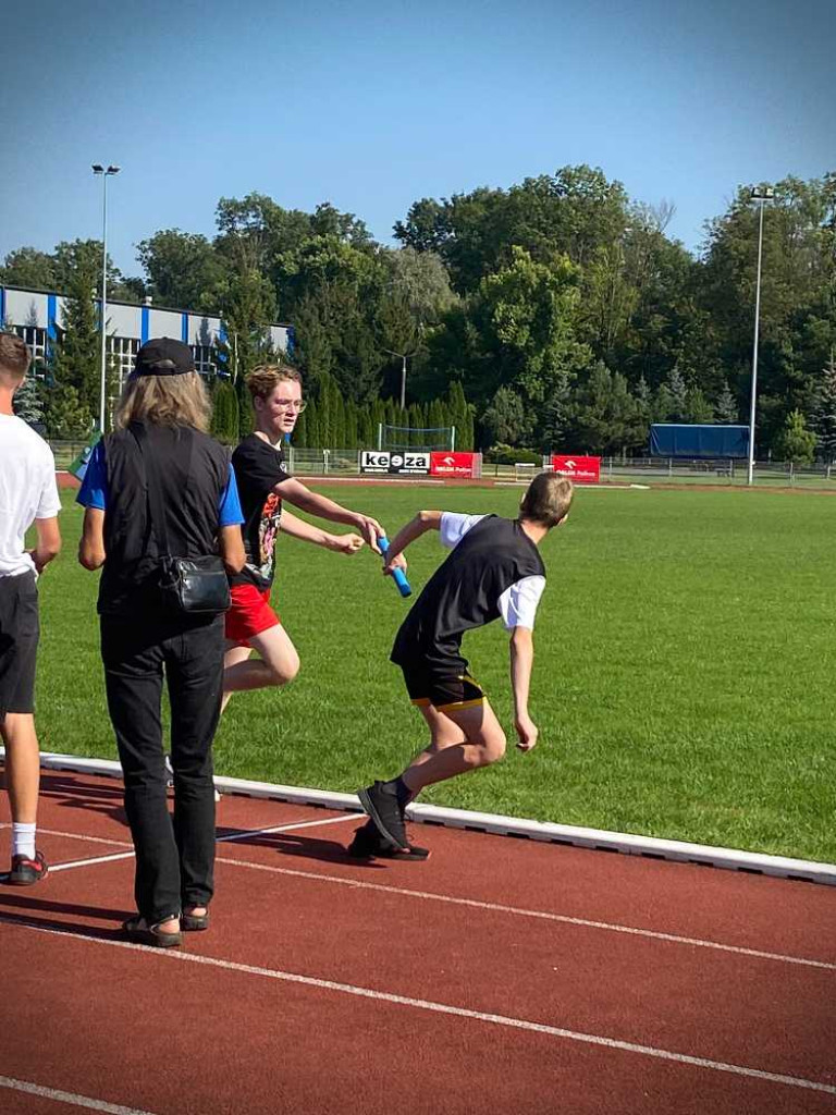Powiatowe sztafetowe biegi przełajowe - wyniki [ZDJĘCIA]