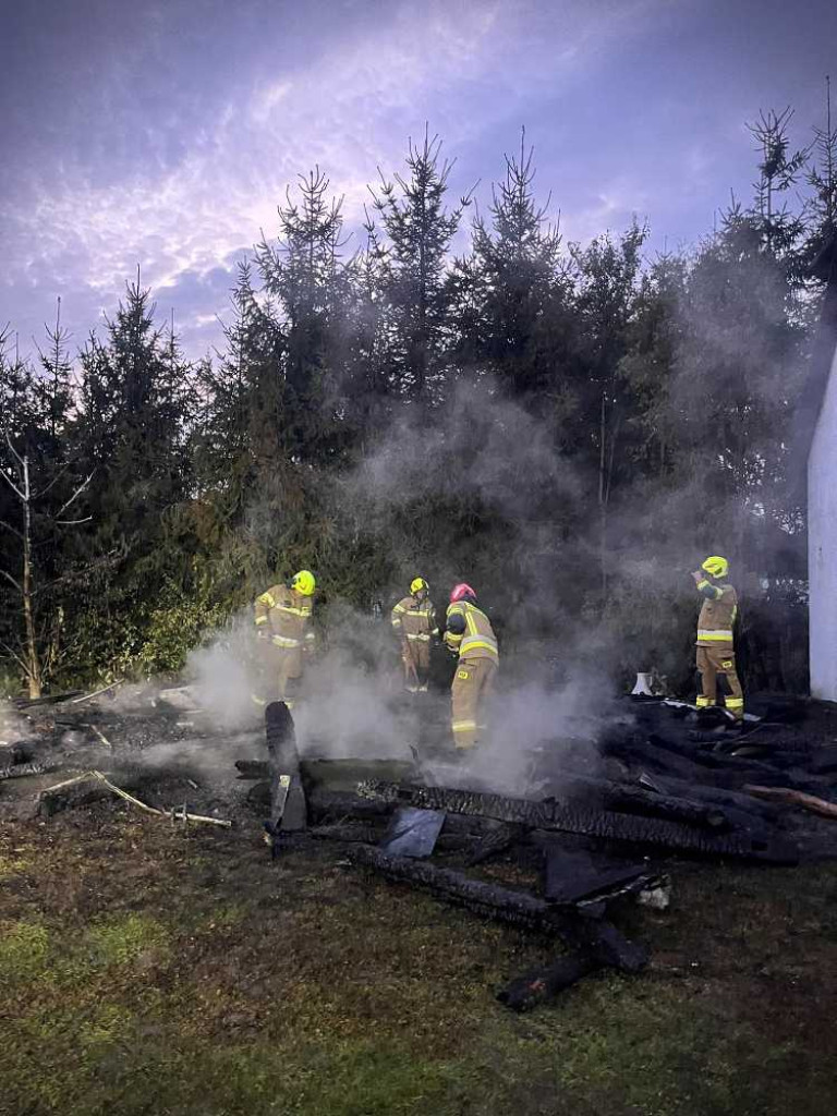 Pożar w miejscowości Hostynne Kolonia [ZDJĘCIA]