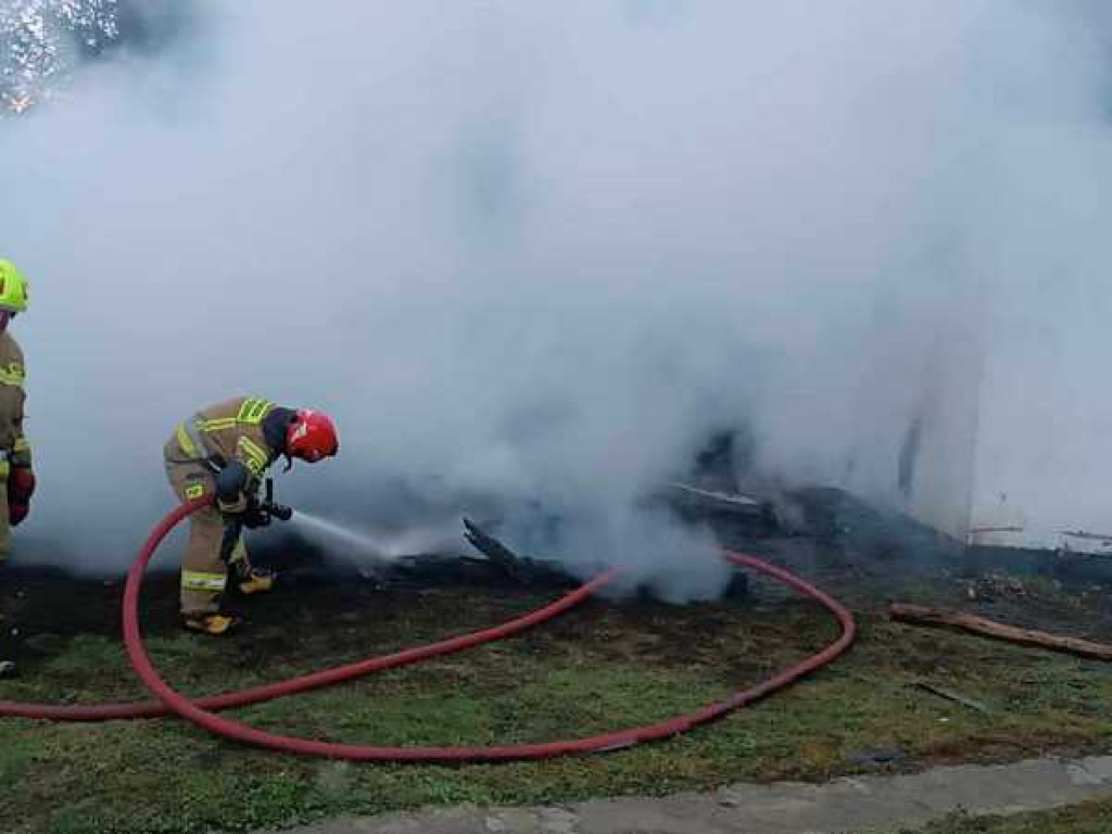 Pożar w miejscowości Hostynne Kolonia [ZDJĘCIA]