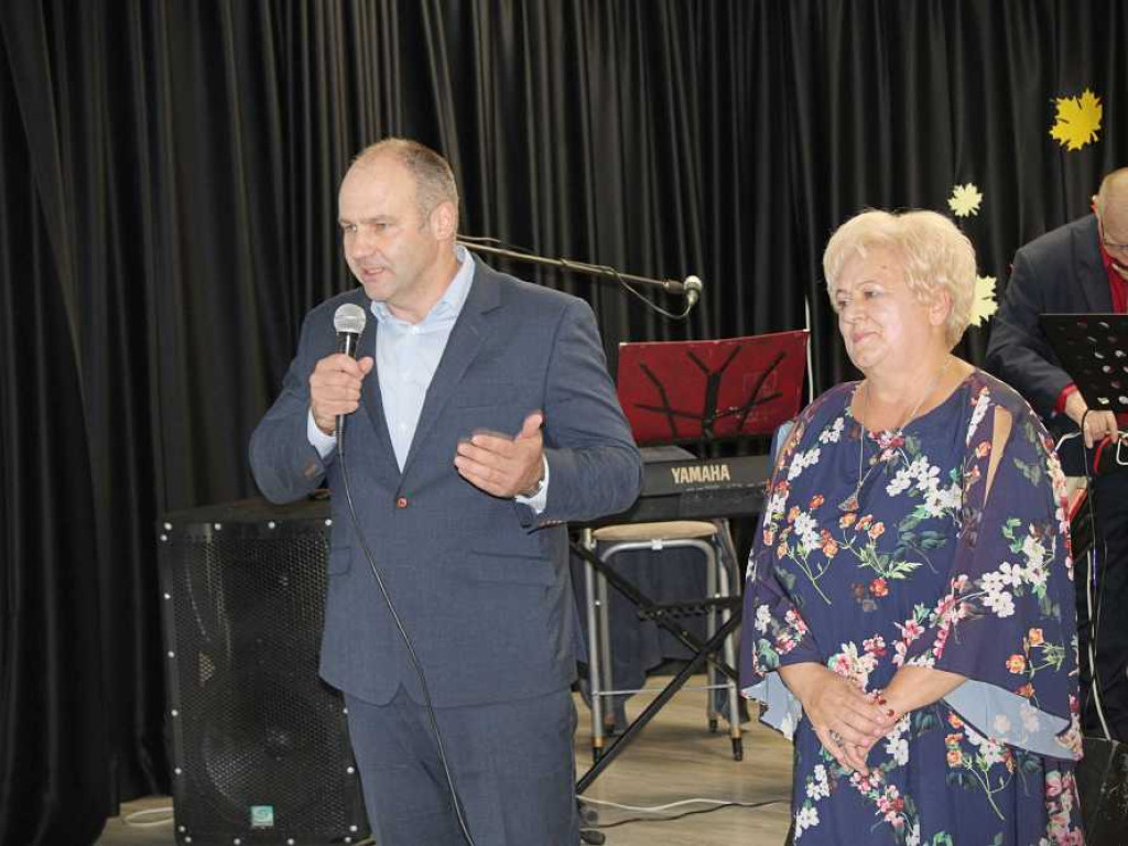 Seniorzy na Jesiennym Balu [ZDJĘCIA]
