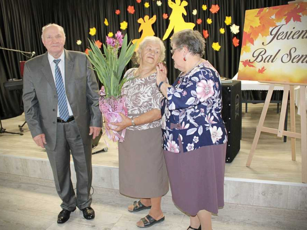Seniorzy na Jesiennym Balu [ZDJĘCIA]